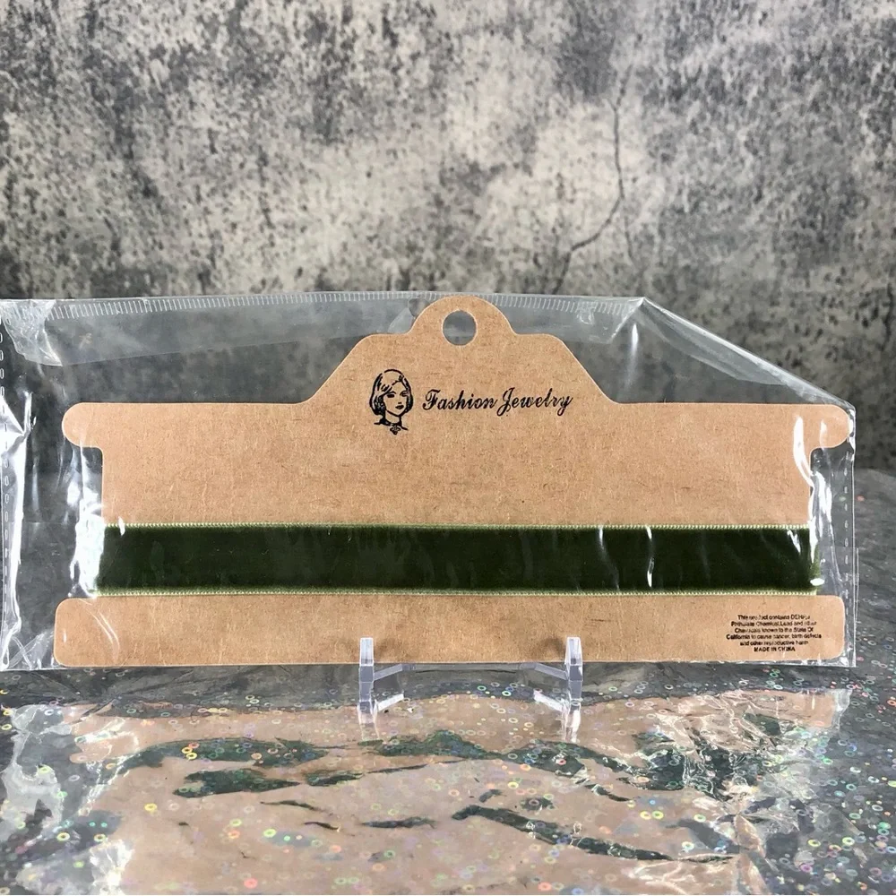 Chic Green Velvet Choker NWT - Picture 9 of 10